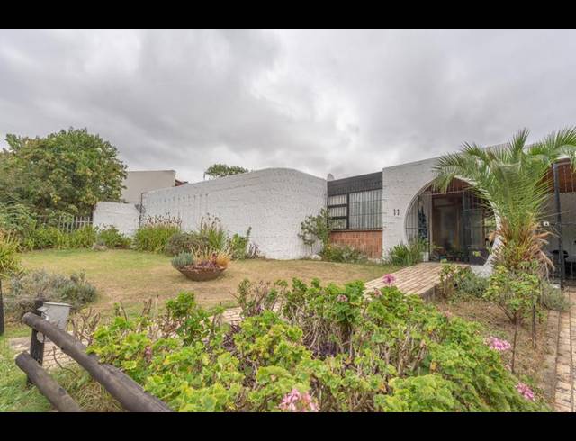 3 BEDROOM HOUSE FOR SALE IN OATLANDS